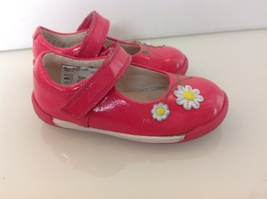 clarks pink shoes