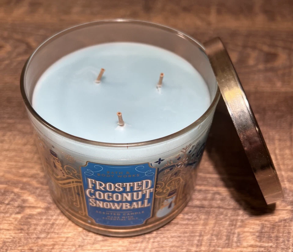 Bola de nieve de coco esmerilado - Bath & Body Works vela de cera de 3 mechas 14,5 oz - 2019 NUEVA🥥 Foto 3 de 4