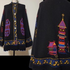 True Vintage 70s Sturbridge Knit Cape Asian Eastern Pagoda Geometric