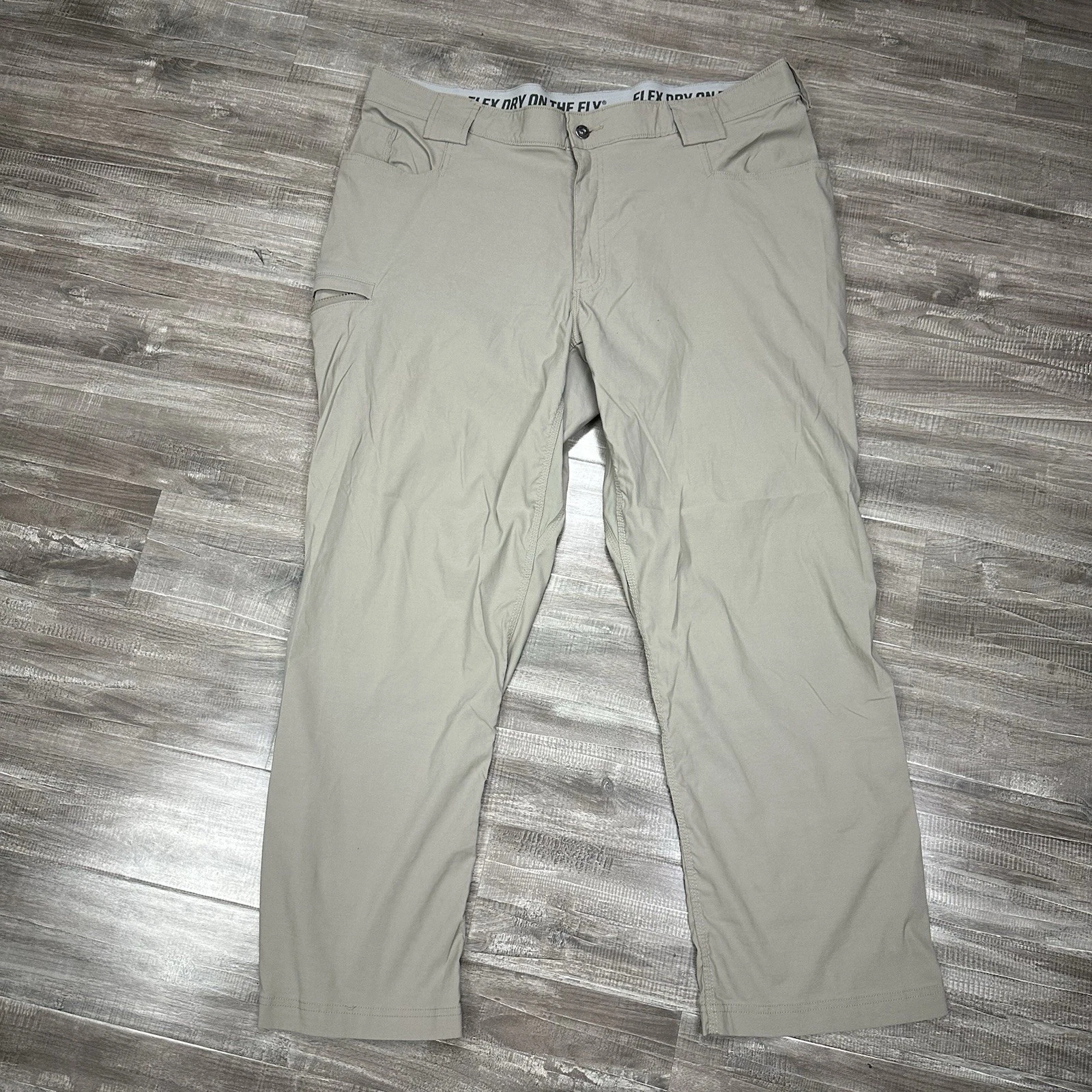 Duluth Trading Pants Men 42x30 Beige Flex Dry On The Fly Cargo Stretch Relaxed
