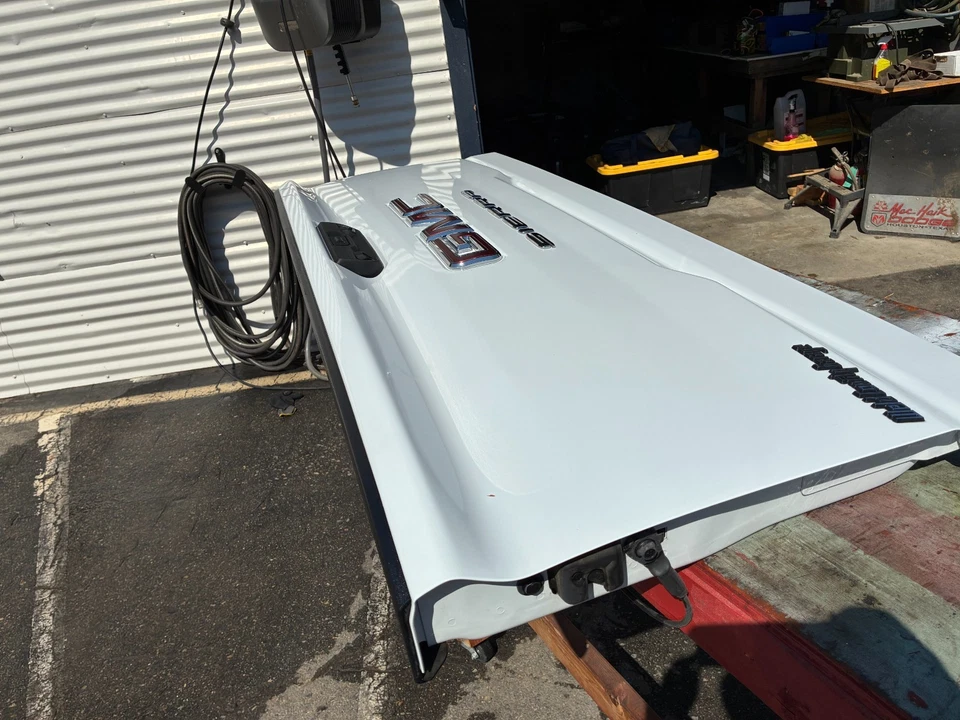 2020 2021 2022 2023 SIERRA 2500 3500 TAILGATE push button handle - Image 2 of 4