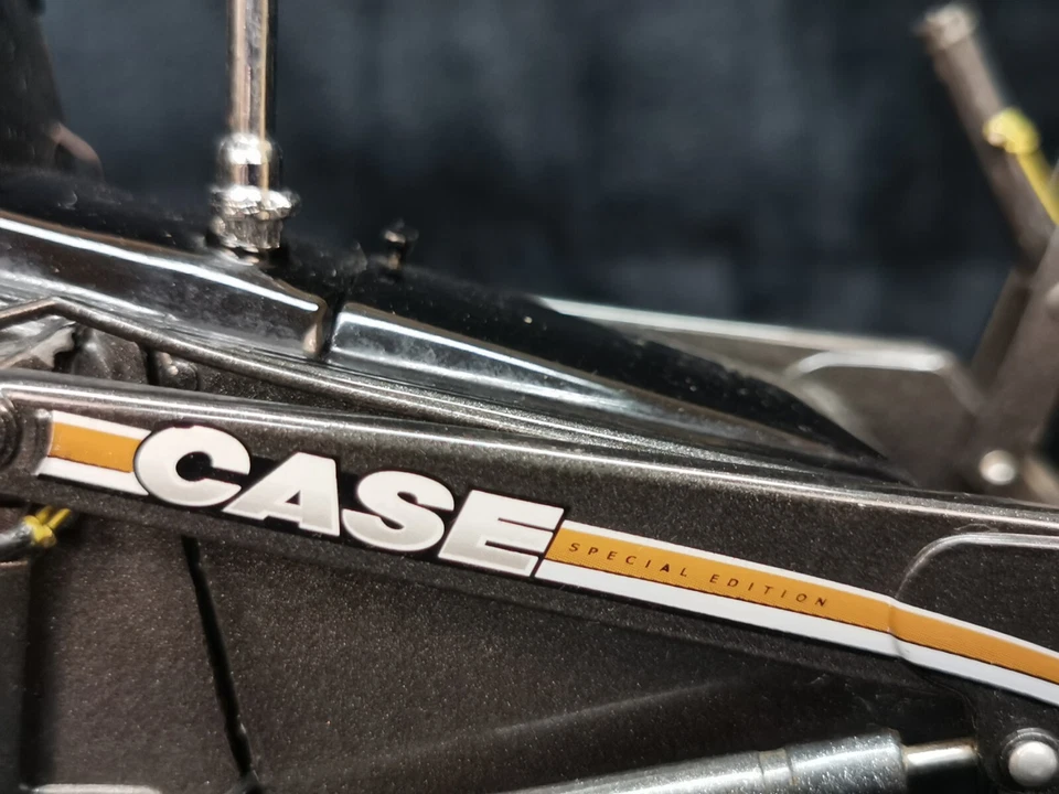 Retroexcavadora ERTL Estuche Diecast Pesado Edición 50 Aniversario Modelo Foto 2 de 4