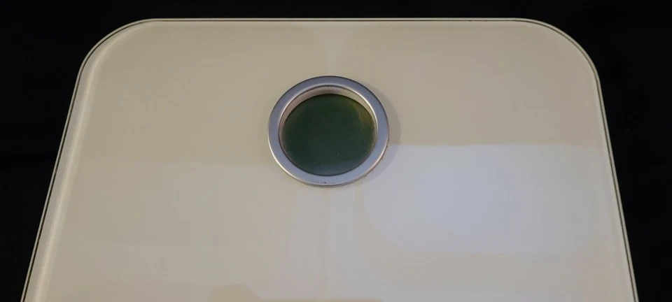 Умные весы Fitbit Aria белые цифровые для ванной Wi-Fi белое стекло - Изображение 3 из 4