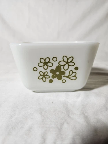 Vintage Pyrex Spring Blossom Crazy Daisy 12 oz Refrigerator Dish NO LID