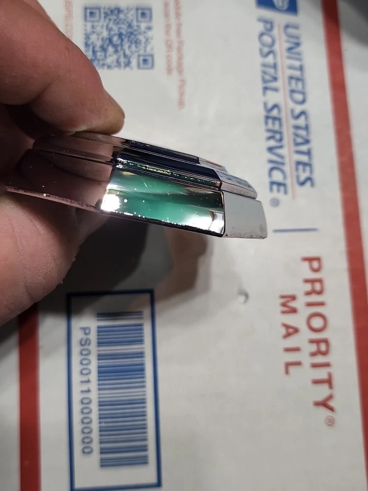 NOS 1980 - 83 庞蒂亚克凤凰原装后备箱锁翻盖边框通用 # 20086875 原始设备制造商 — 第 2/4 张图片