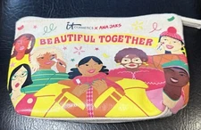 It Cosmetics Canvas Makeup &  5 Samples 