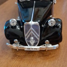 Citroën 1:18 1952 Traction Avant 15CV 6 Black Diecast Car w/ Opening Hood