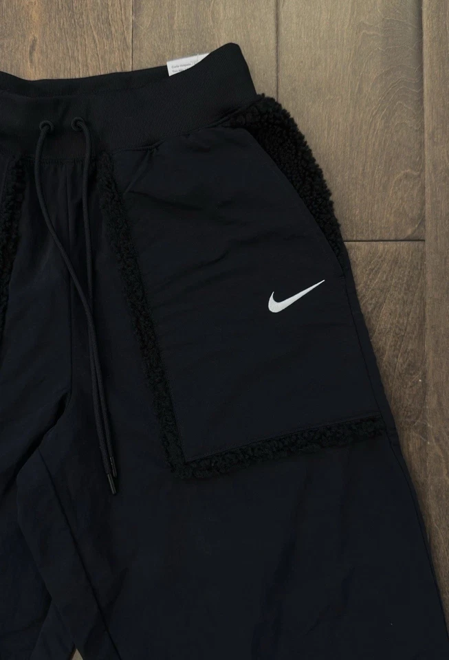 Nike Nuevo sin Etiquetas Pantalones Mujer Talla S DQ6809-010 Suelto Cintura Alta Sherpa Bolsillo Polar Foto 2 de 4