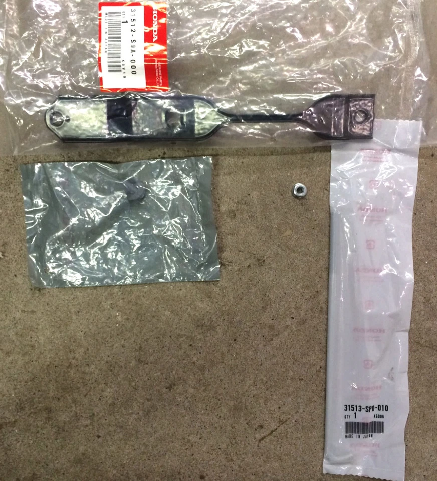 Kit de retención de batería genuino OEM Honda CR-V 2002-2006 placa de amarre soporte CRV Foto 2 de 2