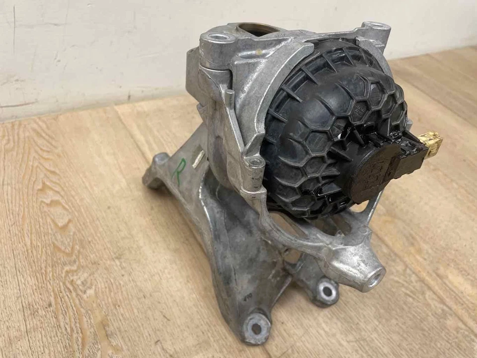 Montaje motor pasajero derecho con soporte 782215150182 se adapta a 18-23 AUDI A4 2,0 L Foto 2 de 4