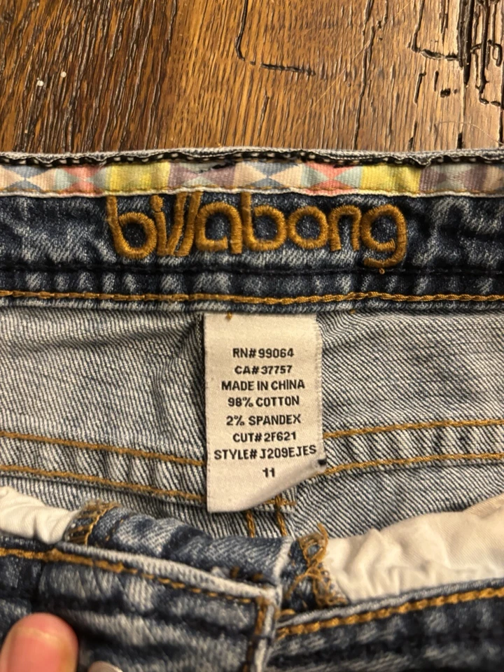 Billabong 女式 11 码蓝色牛仔短裤标志低腰 — 第 2/4 张图片