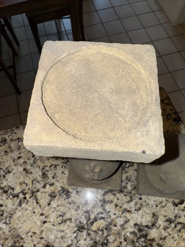 Juego de 2 candelabros de flor fundida a mano de gallina y plumas Di Lis Foto 4 de 4