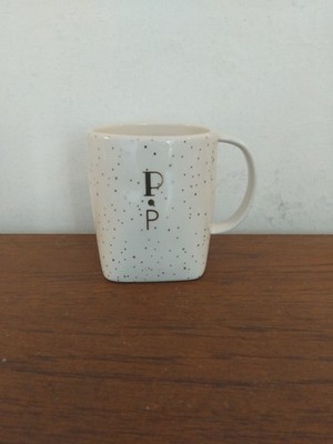 Anthropologie P Tasse Anfangsbuchstabe Doppel Monogramm Kaffeetasse quadratischer Boden