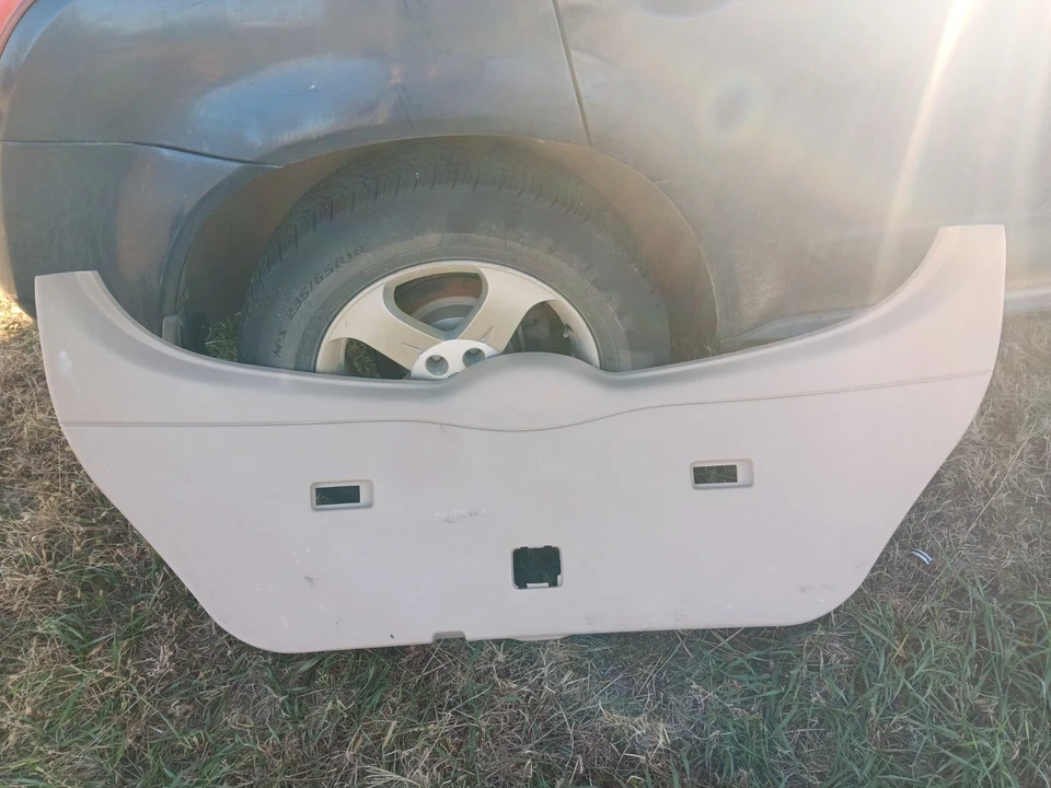 2004-2007 Nissan Mursno Loft Gate Panel Cover - Image 3 of 3