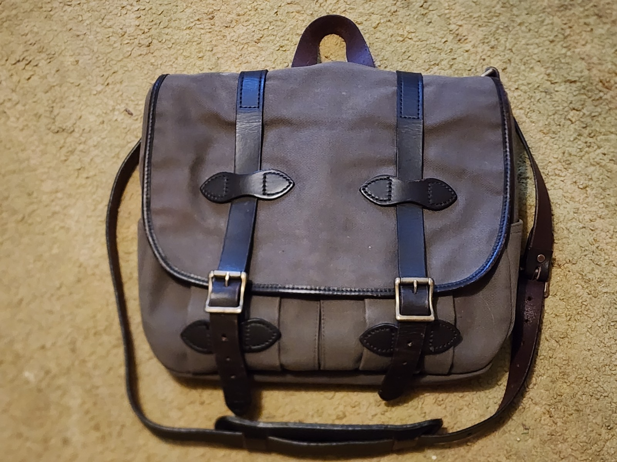 Filson Medium Field Bag 70232 MADE IN USA Otter Green Rugged Twill