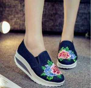 heel sports shoes for girls