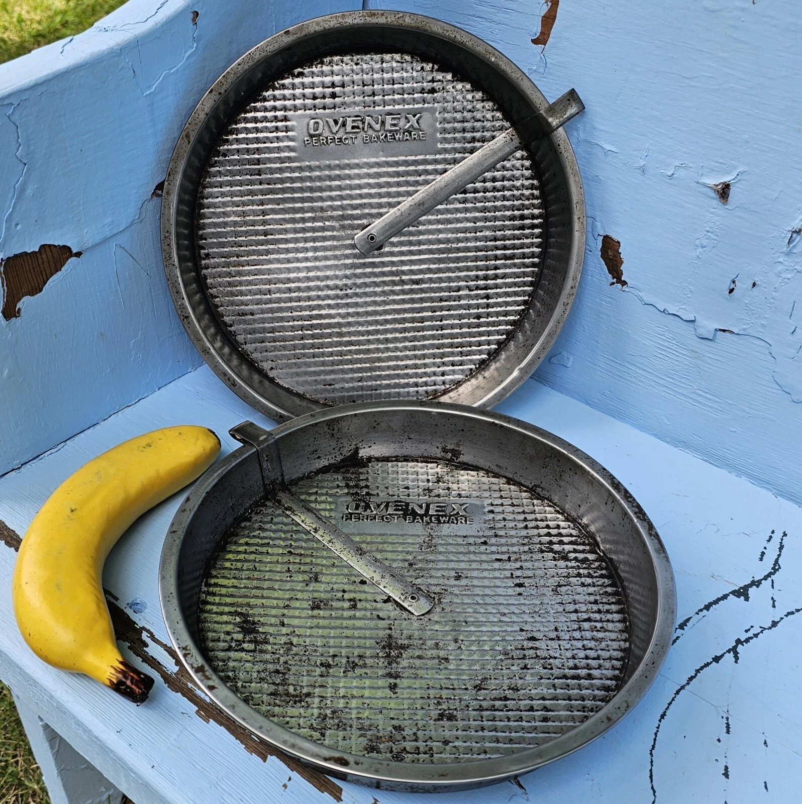 Vintage Set of 2 Ovenex Slide Release 9" Cake Pans
Opens in a new window or tab