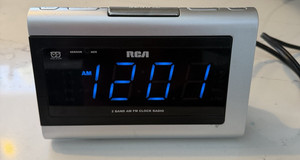 RCA Digital Alarm Clock Radio AUX RP5430A AM FM Dual Alarm Tested Retro Table