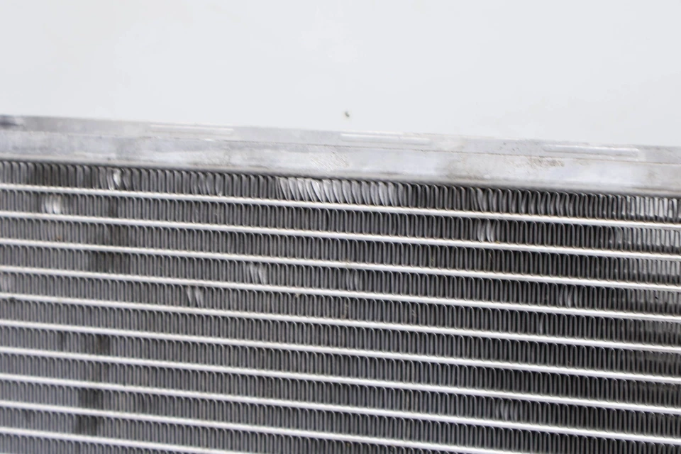 AUDI A4 QUATTRO 1996-2001 2,8 L - Radiador 8D0121251BB Foto 3 de 4