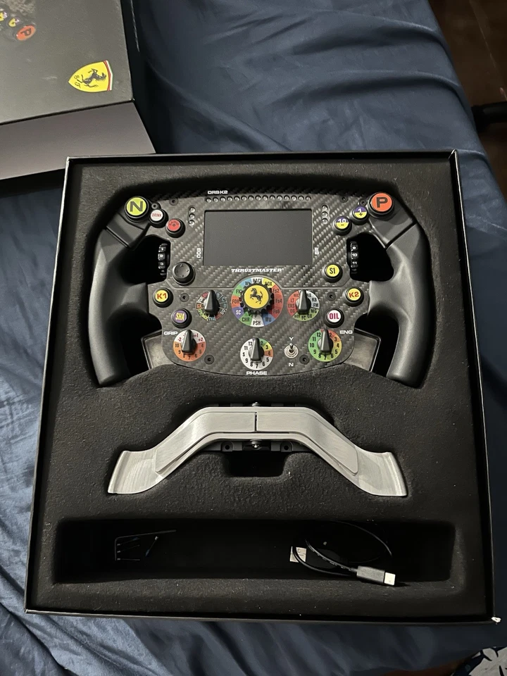 Rueda Thrustmaster Ferrari Edición SF1000 - Negra (4060172) Foto 2 de 4