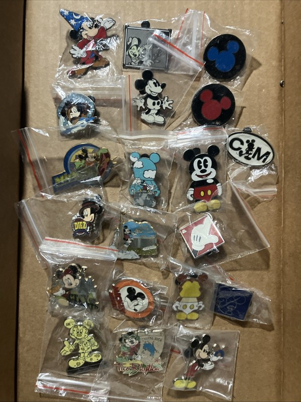 (20) WALT DISNEY WORLD MICKEY MOUSE PIN LOT⭐️