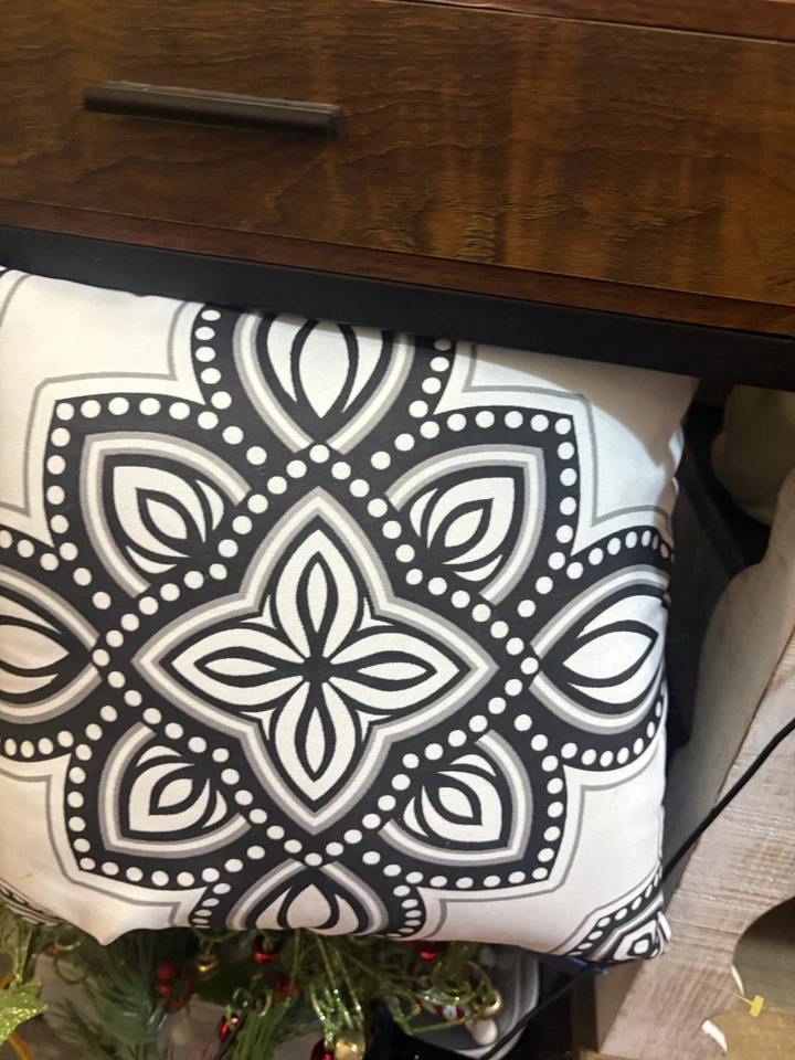 Juego de 2 almohadas decorativas en blanco y negro Foto 2 de 4