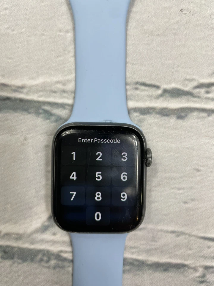 Apple Watch Series 4 44 毫米蓝色表带(无锁版)GPS/防水 50 米 — 第 2/4 张图片