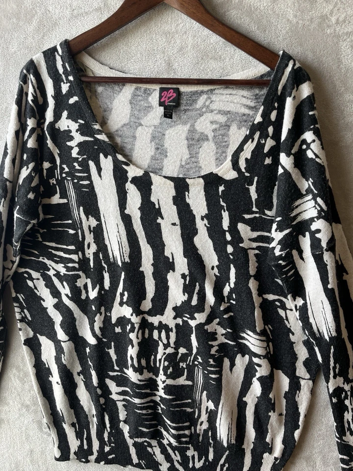 Suéter Angora Para Mujer XL BEBE Blanco Negro Dolman Relajado Geométrico Foto 2 de 4