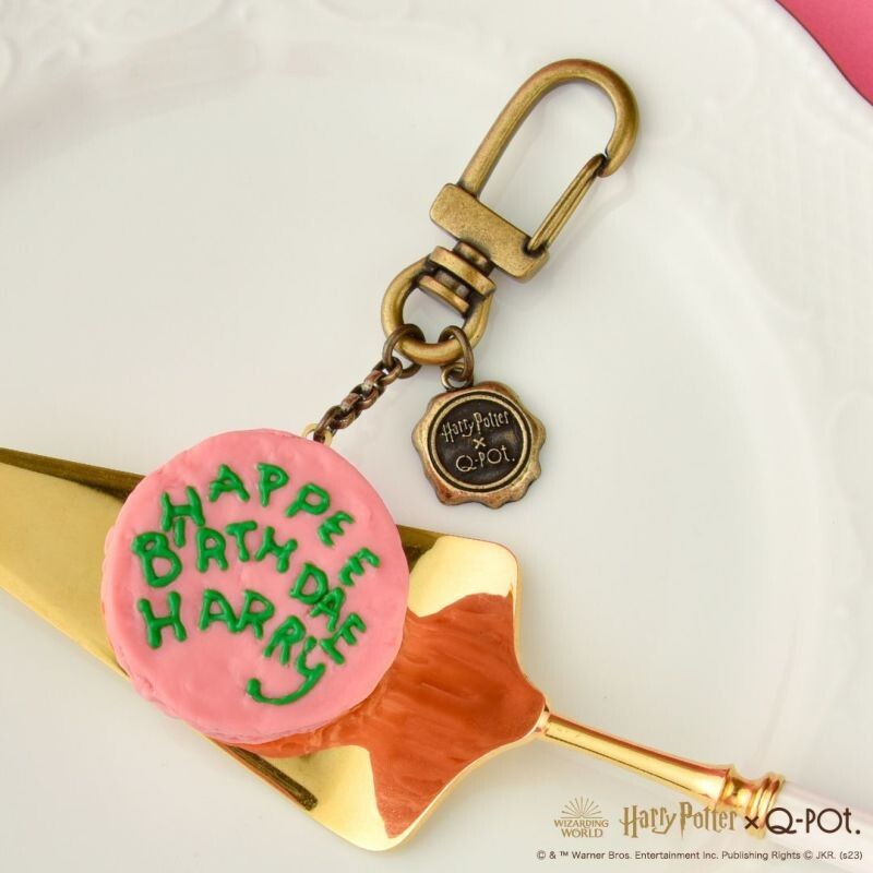 Harry Potter x Q-pot. HAPPEE BIRTHDAE HARRY Cake Keychain