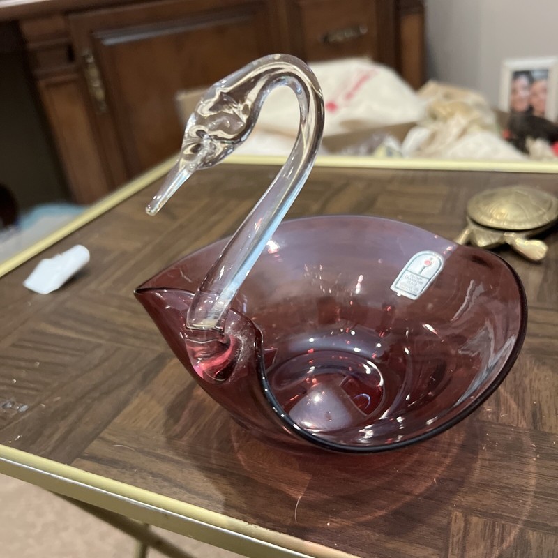 Gorgeous  Vintage Hand blown Glass  Vintage Pilgrim Cranberry Swan Dish