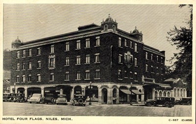 POSTCARD HOTEEL FOUR FLAGS NILES MICHIGAN