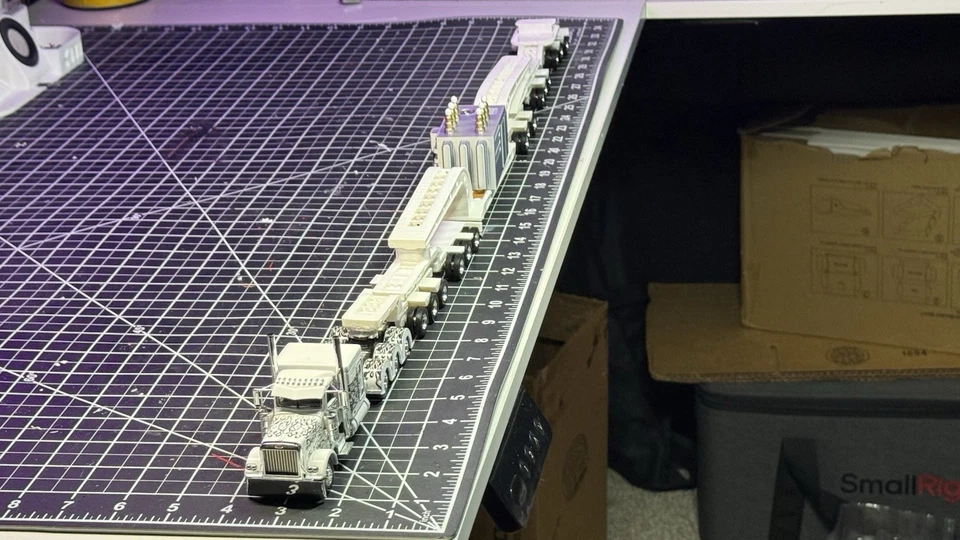 Camión Peterbilt 1/64 3 ejes y remolque de transporte pesado de 15 ejes hecho a medida con carga Foto 2 de 4