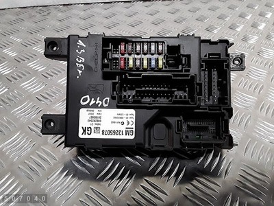 2007 OPEL CORSA D SICHERUNGSKASTEN BENZIN EU UNTER DER PLATTE 1300PETROL 1326507