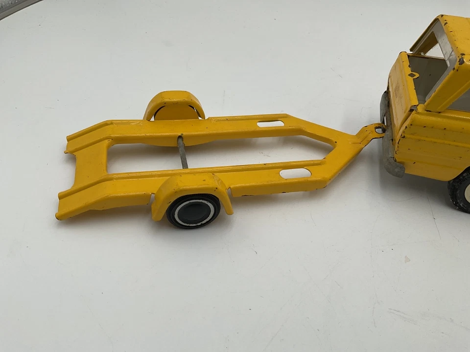 Vintage 1970s TONKA Yellow Wagoneer & Snowmobile Trailer  - Image 3 of 4