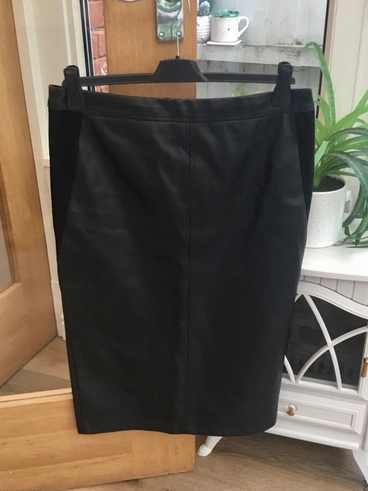 Black Faux Leather & Suede Straight Pencil Pleather Midi Skirt F&F Size 12 - Image 2 of 4