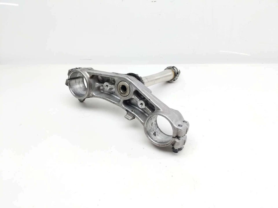 01 02 Abrazadera de árbol de dirección triple inferior inferior inferior Suzuki GSXR1000 Foto 4 de 4