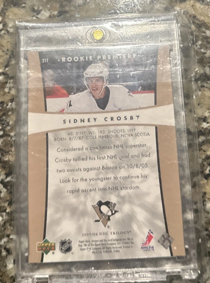 2005/06 UD TRILOGY ROOKIE PREMIERE SIDNEY CROSBY RC #211 994/999 leer notas Foto 3 de 4