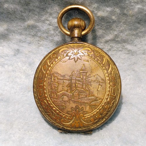 ANTIQUE ~ SCENIC ENGRAVED LOCKETT (29mm across) (j)