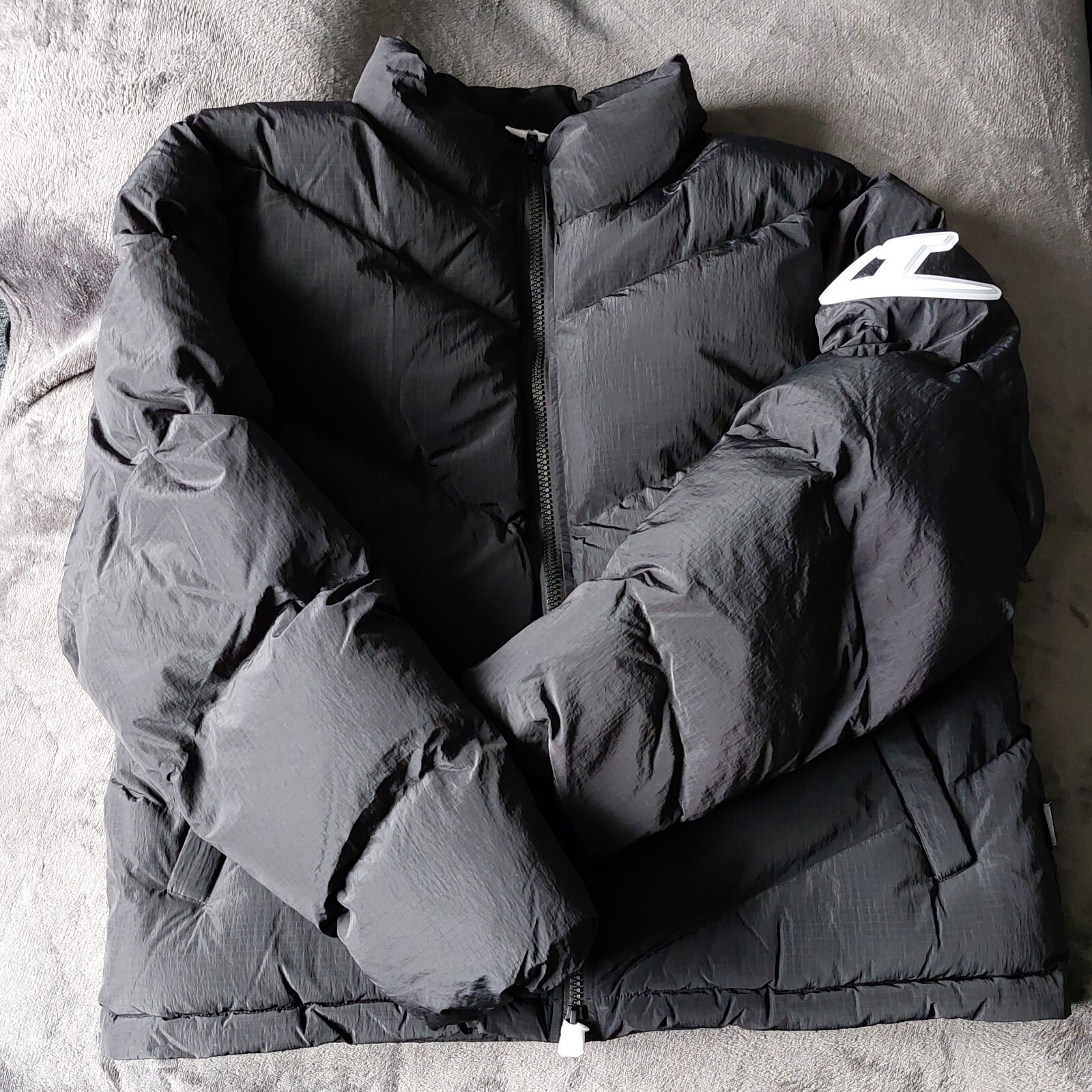 ユナイテッドトウキョウ Trapstar PANEL PUFFER トラップスター M