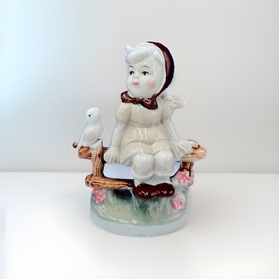 Vitre Eames House Mädchen auf Bank mit Vogel Keramik Ornament Figur Vintage