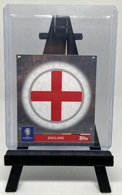 Insigne Angleterre Topps Euro 2024 – Bleu Parallèle Rare – N°1 – Neuf