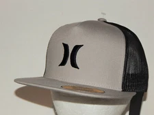 Hurley Solid Flat Trucker Hat / Cap Snapback Wolf Grey / Black Flatbill