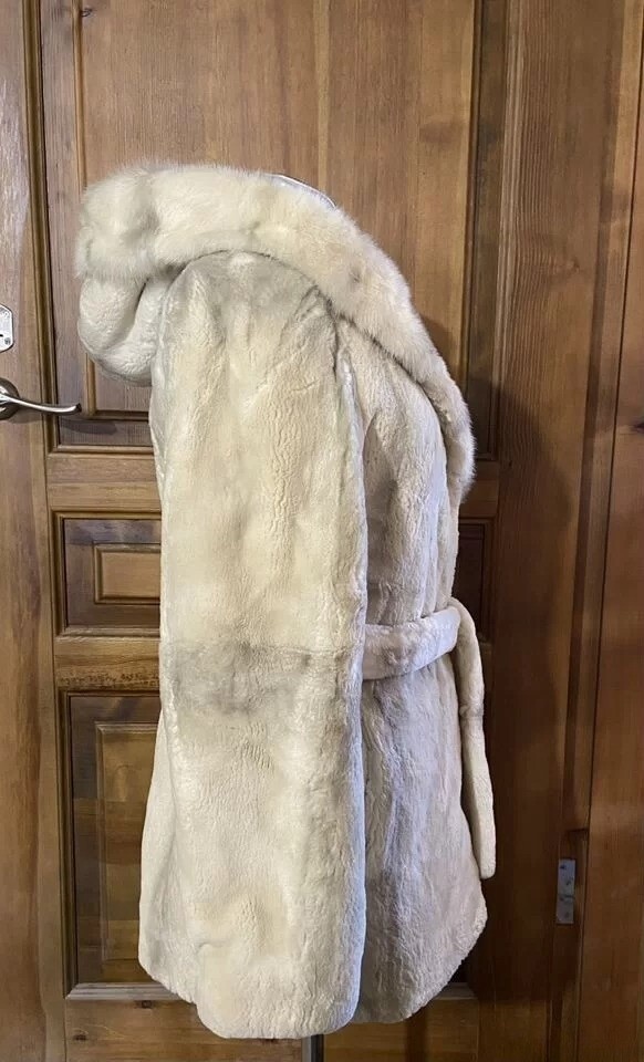 Sheared Mink fur coat Ice Gray Fitted style Hooded Midi Size SM / 10