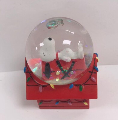 Roman Westland Peanuts Snoopy on Doghouse Mini Christmas Snowglobe