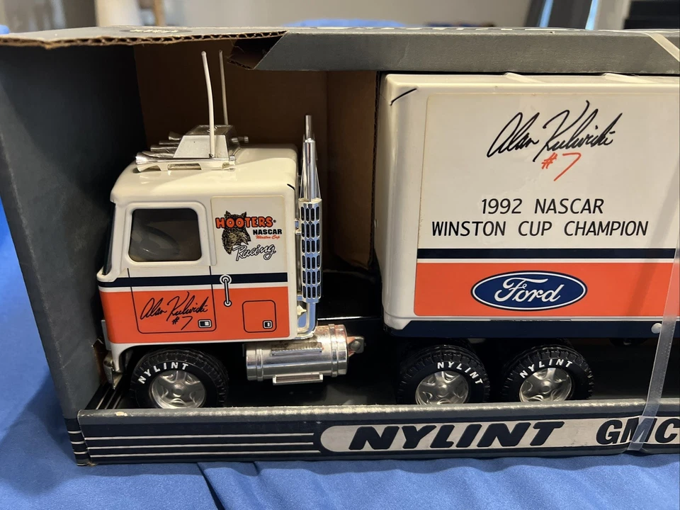 Vintage Nylint GMC ‘18-Wheeler’ Hooters NASCAR #7 Alan Kulwicki Semi Truck NIB - Image 2 of 3