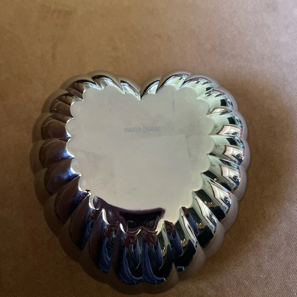 CAJA ACANALADA CORAZÓN GEORG JENSEN Foto 2 de 3