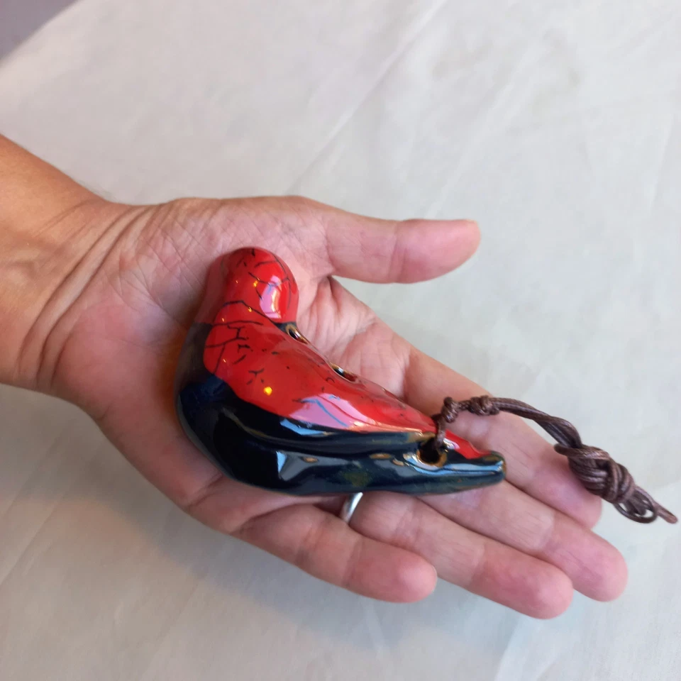 Керамическая красная птица карина ручной работы: мини-флейта с 6 отверстиями - Изображение 4 из 4