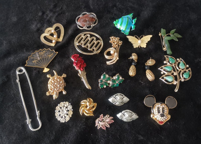 Vintage Lot Brooches Pins Earrings Most unbranded. Branded include Caro, Amita