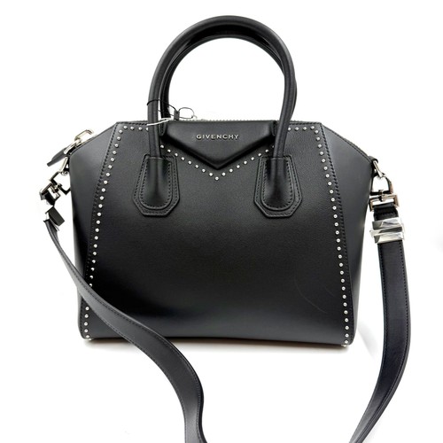 Pre-Owned Givenchy Black Leather Antigona Shoulder Bag