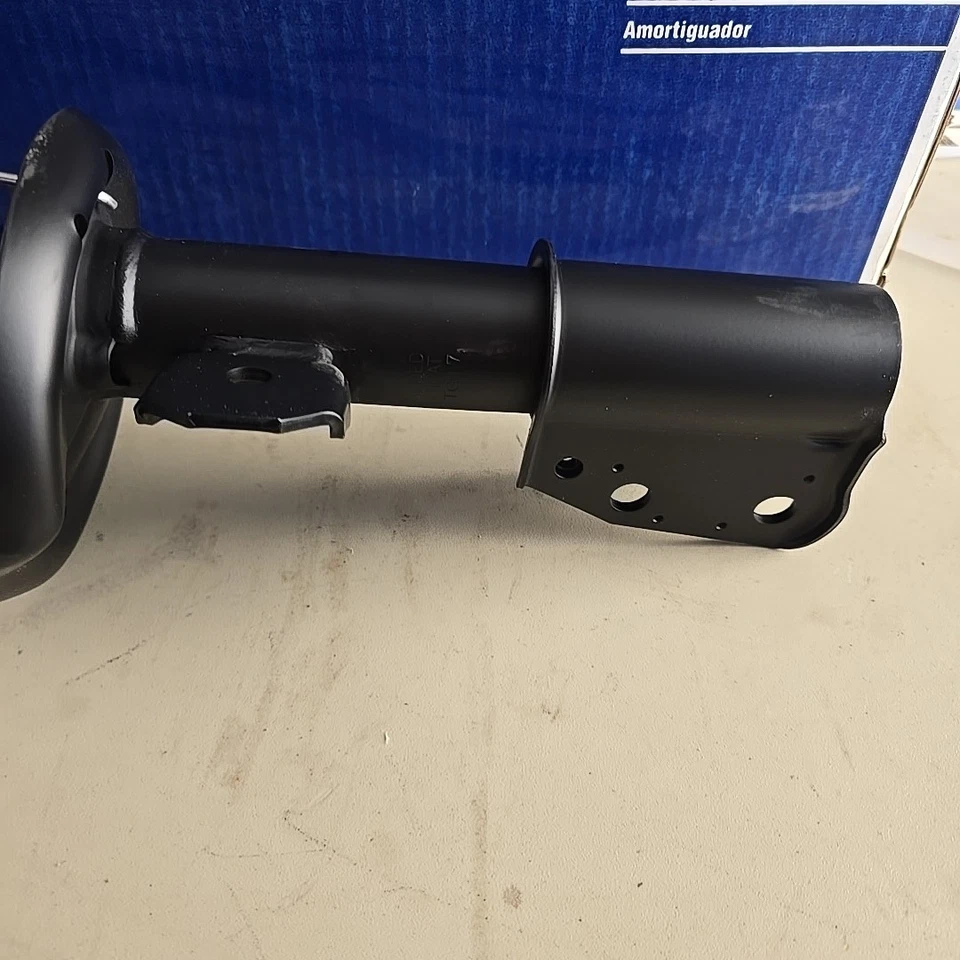 Puntal de suspensión KYB 339053 se adapta a 02-07 Saturn Vue Foto 2 de 4